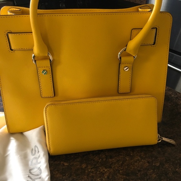 ✨💛Michael Kors purse & wallet💛✨ - Picture 11 of 12